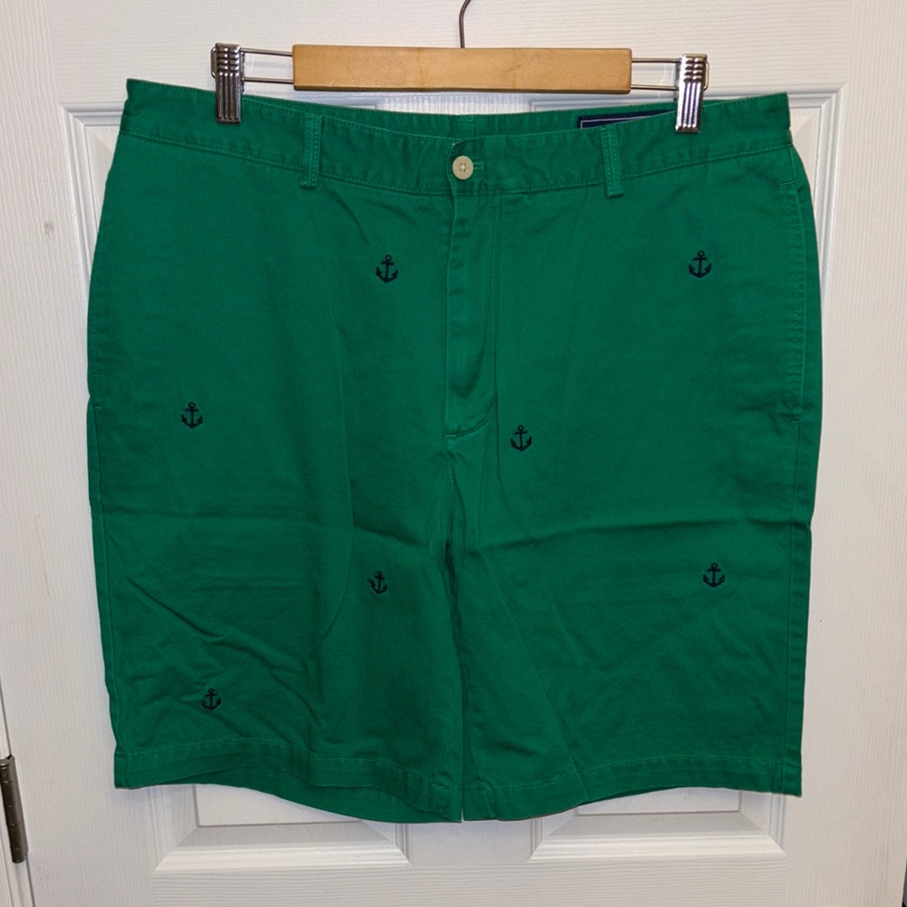 Men’s vineyard vines shorts size 36